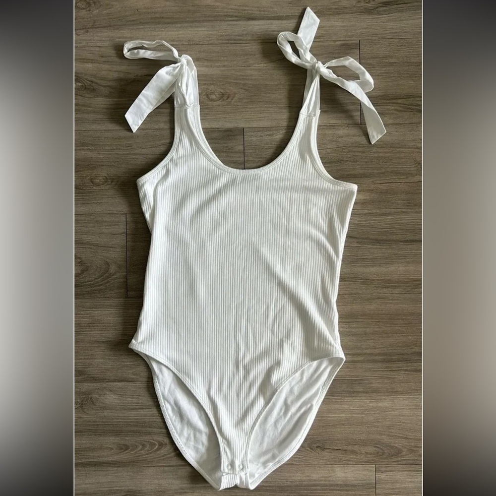 White Ribbed Bodsyut